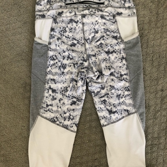 ATHLETA WOROUT PANTS WITH POCKETS - Picture 2 of 2